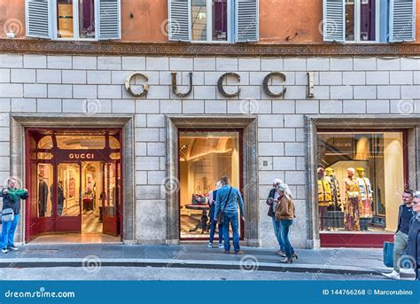 gucci store rome italy.